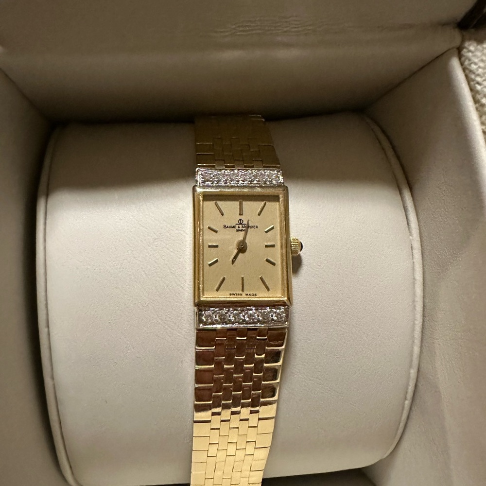 Vintage Baume & Mercier Ladies watch in 14K Bracelet with diamonds